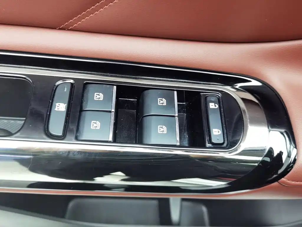 GAC Motor 传祺E8 PHEV — миниатюра 9