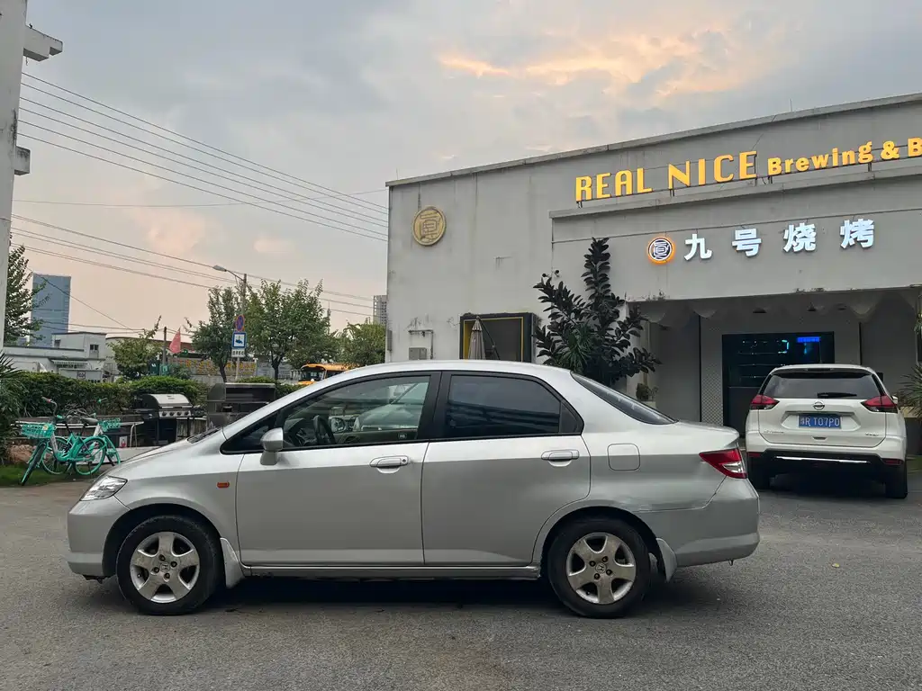 Honda Fit — миниатюра 8