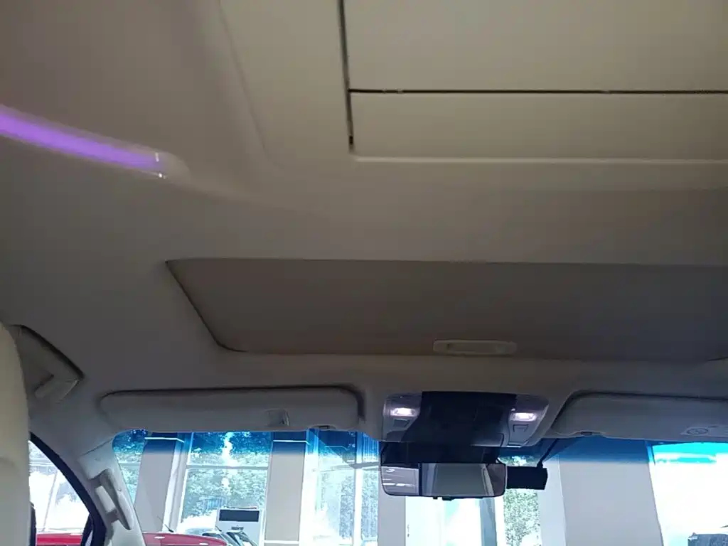 Toyota Alphard — миниатюра 18