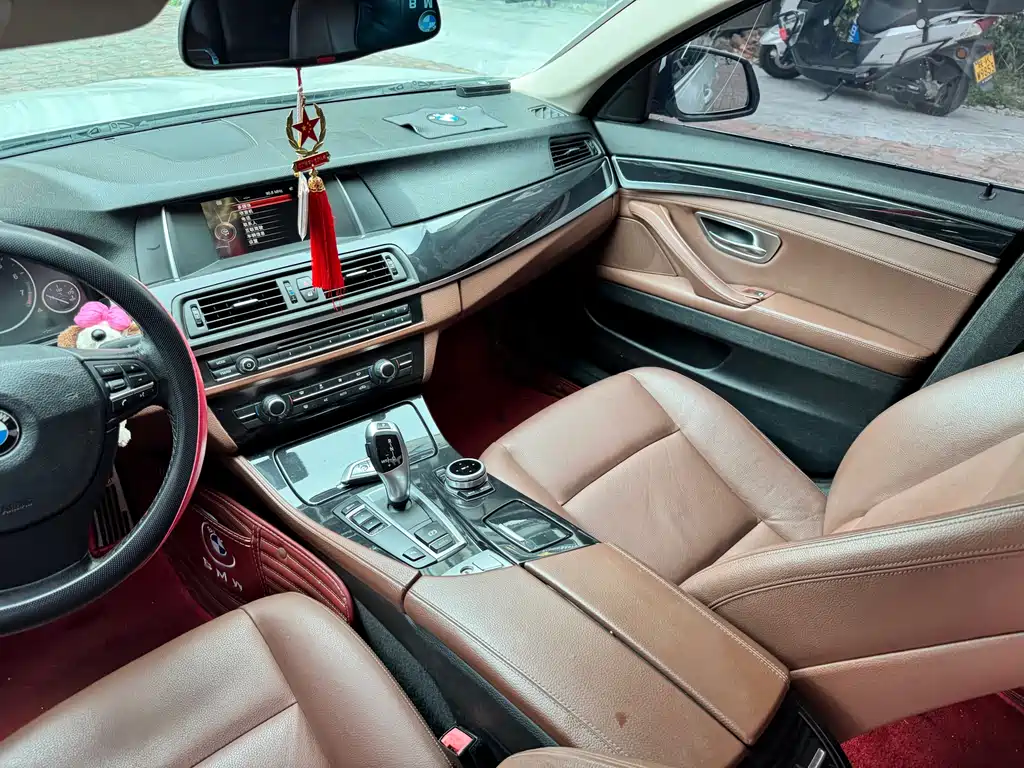 BMW 5 Series — миниатюра 17