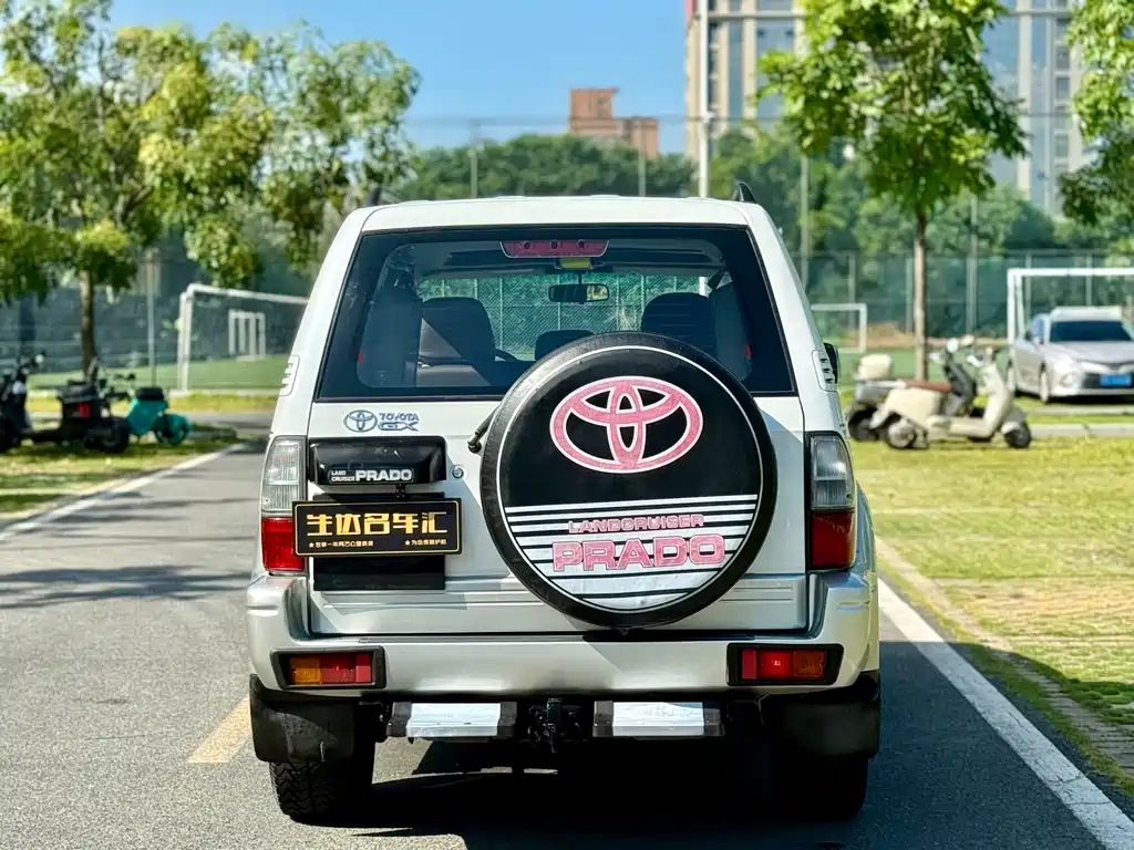 Toyota Land Cruiser Prado 01 2.7L AT