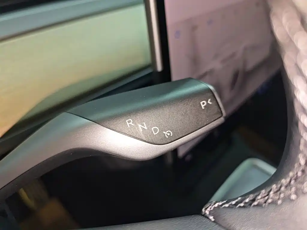 Tesla Model Y — миниатюра 14