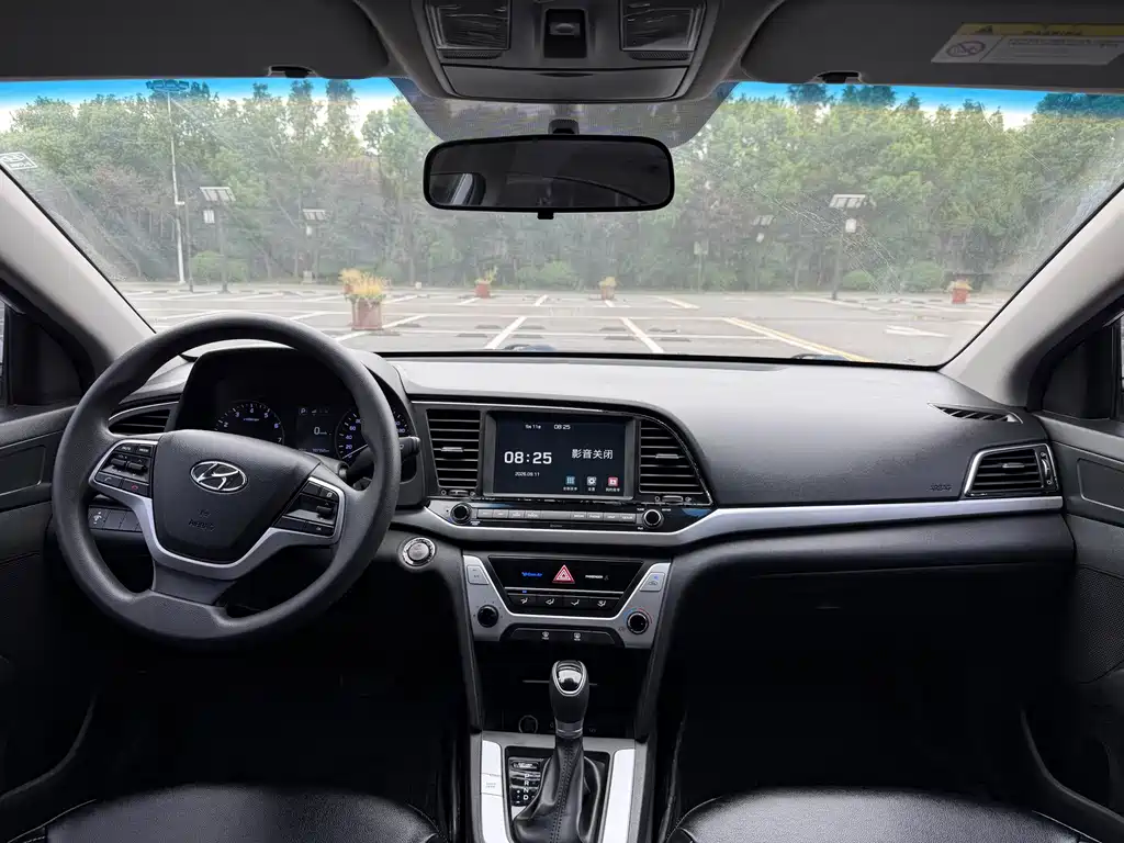Hyundai Elantra — миниатюра 10
