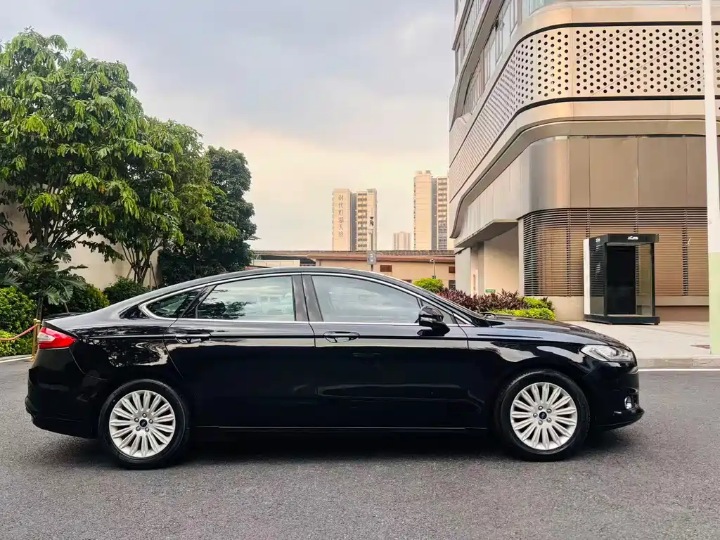 Ford Mondeo — миниатюра 11