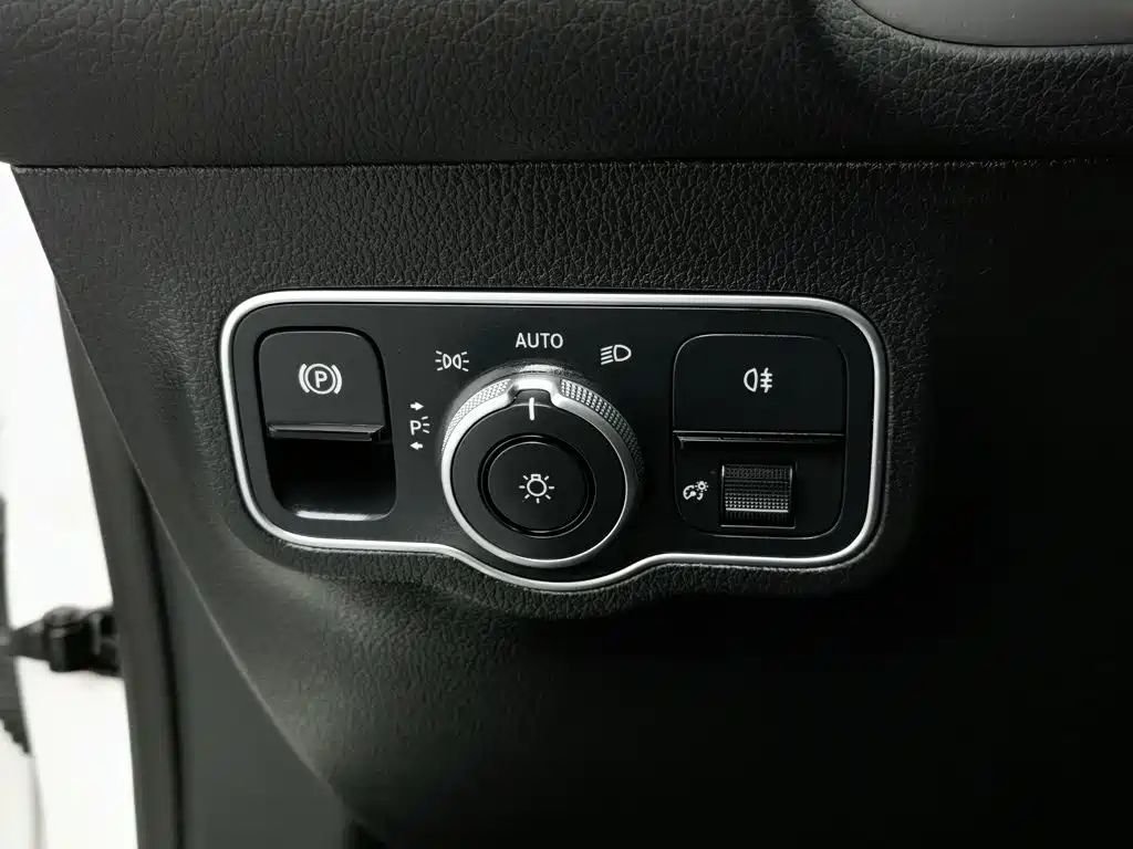 Mercedes-Benz GLB — миниатюра 21