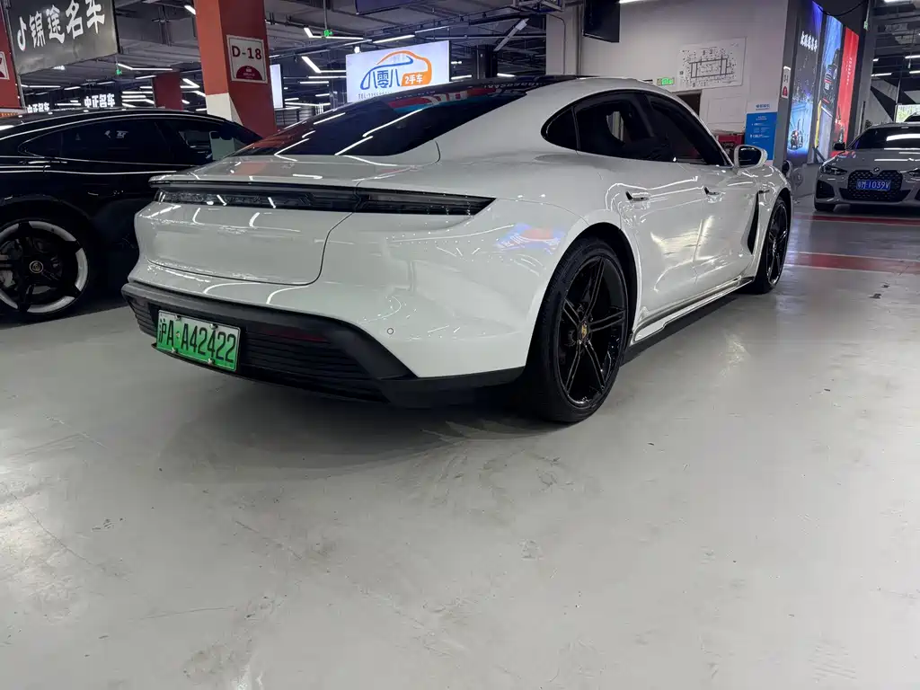 Porsche Taycan — миниатюра 6