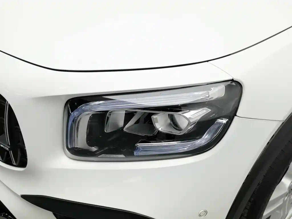 Mercedes-Benz GLB — миниатюра 7