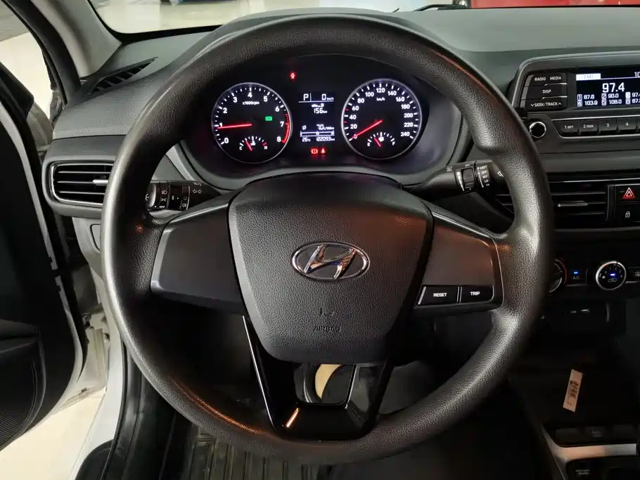 Hyundai Elantra — миниатюра 15