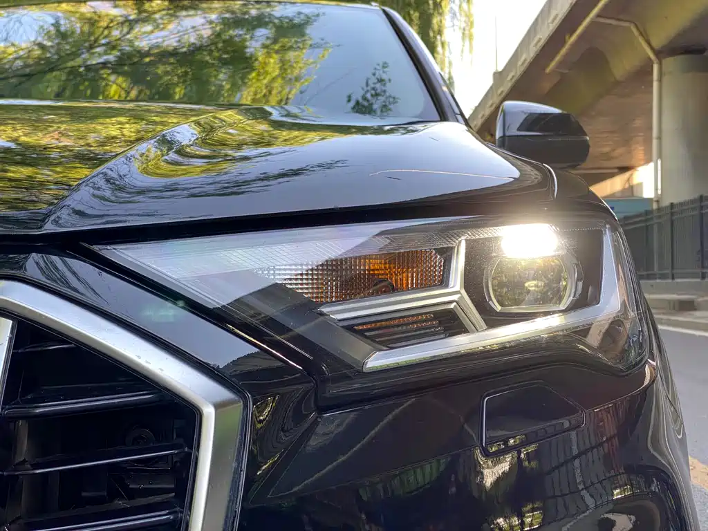 Audi Q7 2023 55 TFSI quattro S line Sport