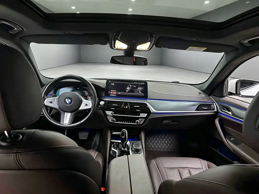 BMW 5 Series — миниатюра 4