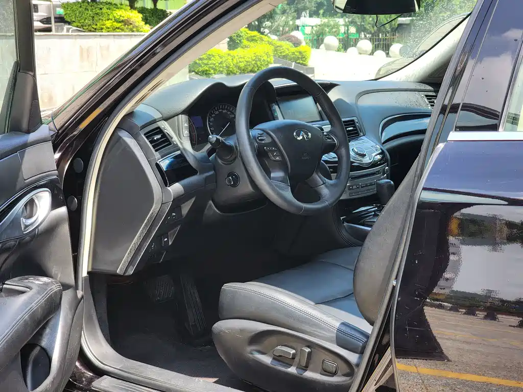 Infiniti Q70 — миниатюра 9