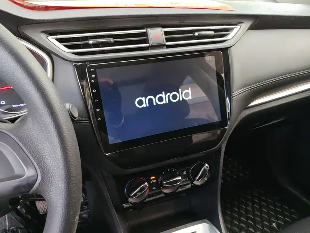 Roewe RX3 — миниатюра 13