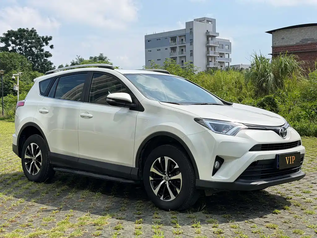 Toyota RAV4 — миниатюра 3