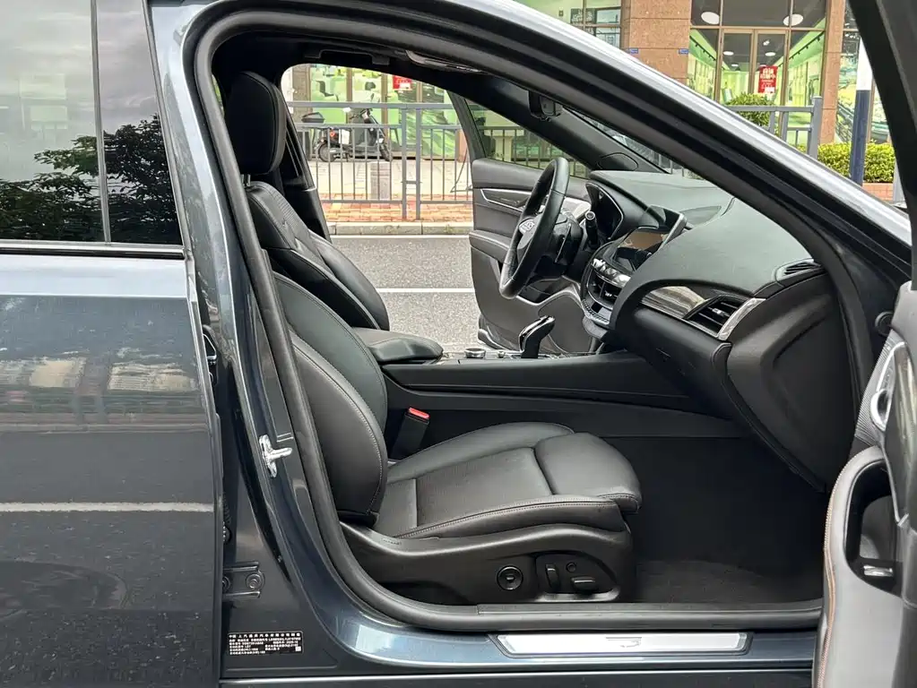 Cadillac CT5 — миниатюра 10
