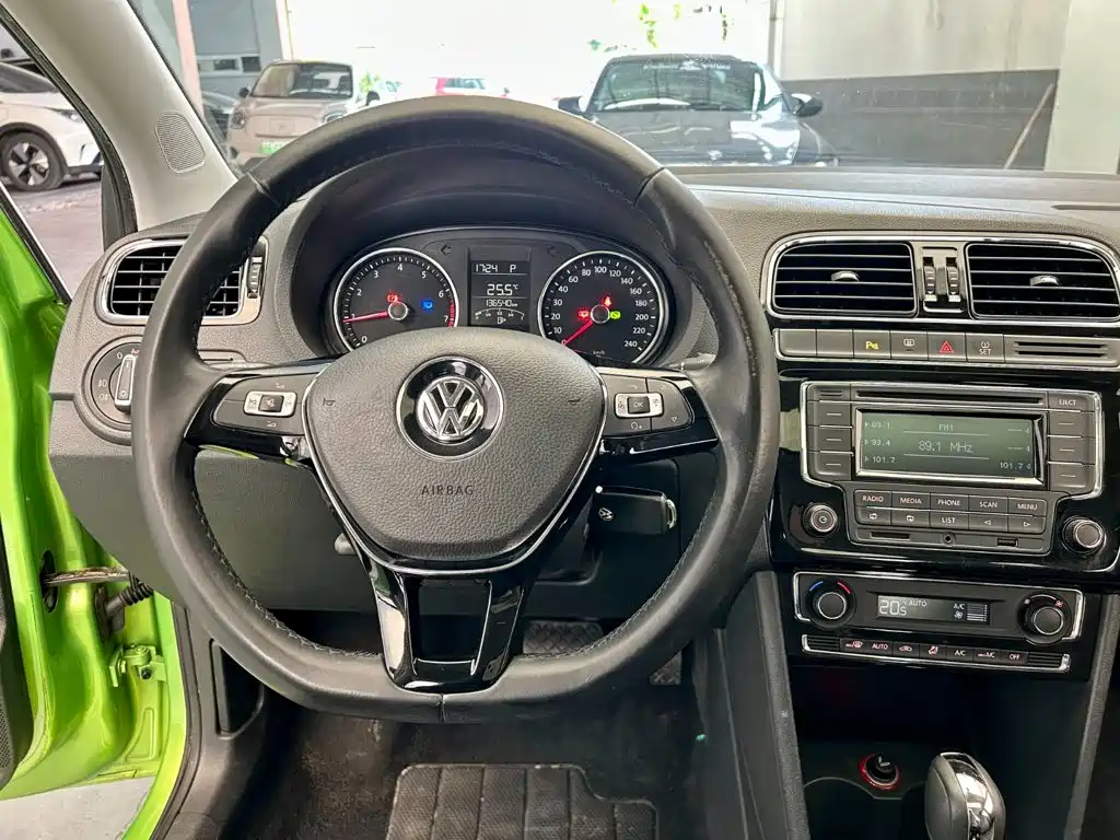 Volkswagen Polo — миниатюра 12