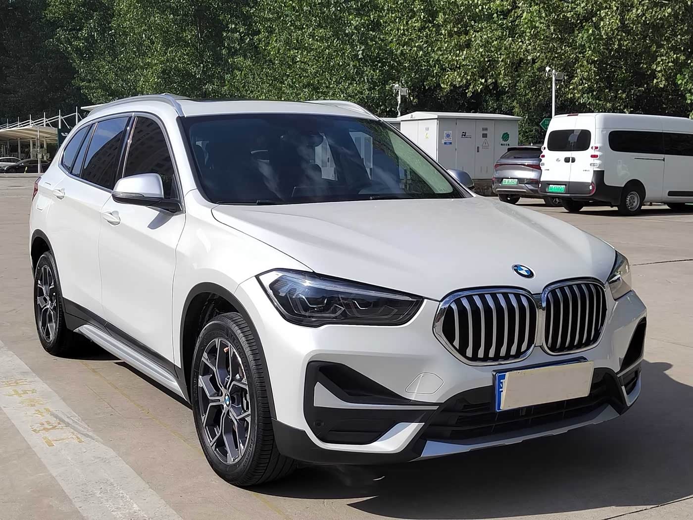 BMW X1 1.5 л 2021 г. Белый, пробег 41700 км