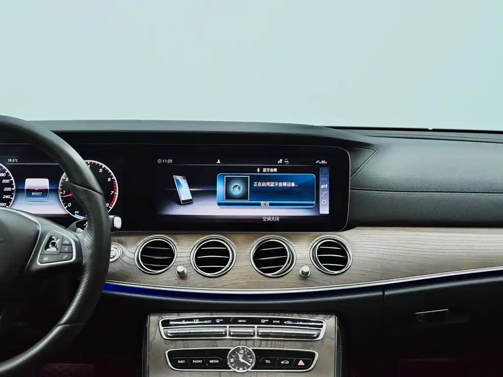 Mercedes-Benz E-Class — миниатюра 13