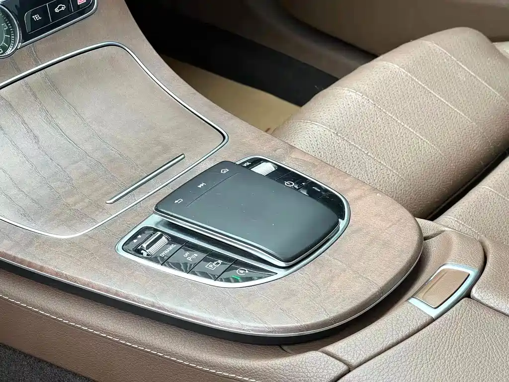 Mercedes-Benz E-Class — миниатюра 6