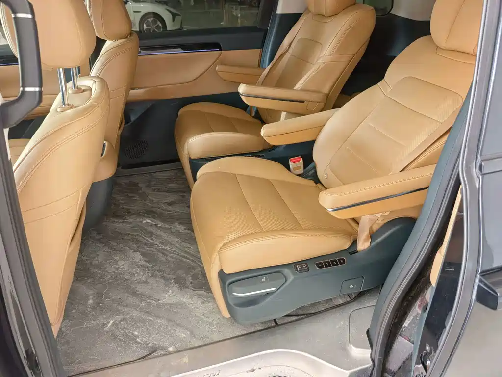 GAC Motor 传祺E8 PHEV — миниатюра 5
