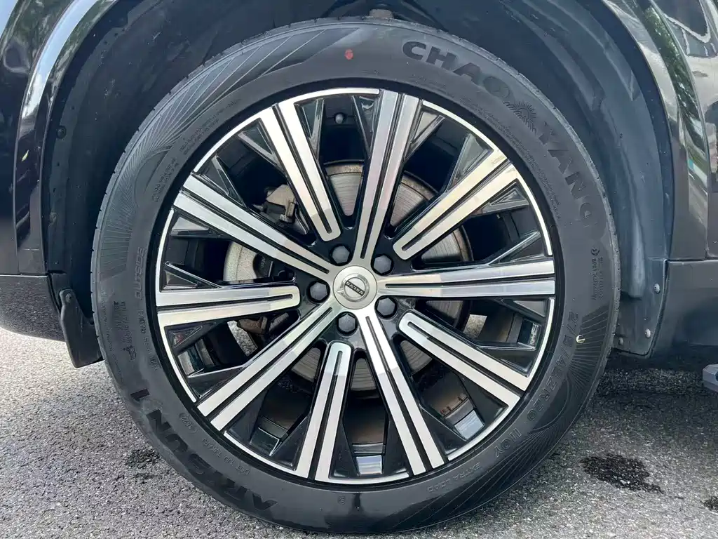 Volvo XC90 — миниатюра 9