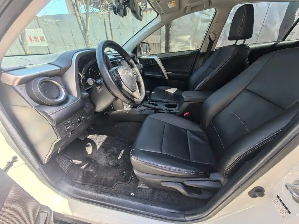 Toyota RAV4 — миниатюра 4
