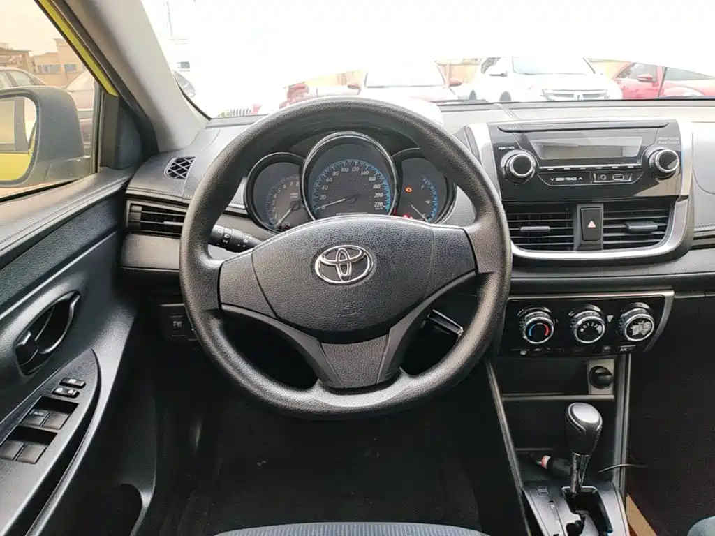 Toyota Yaris L — миниатюра 11