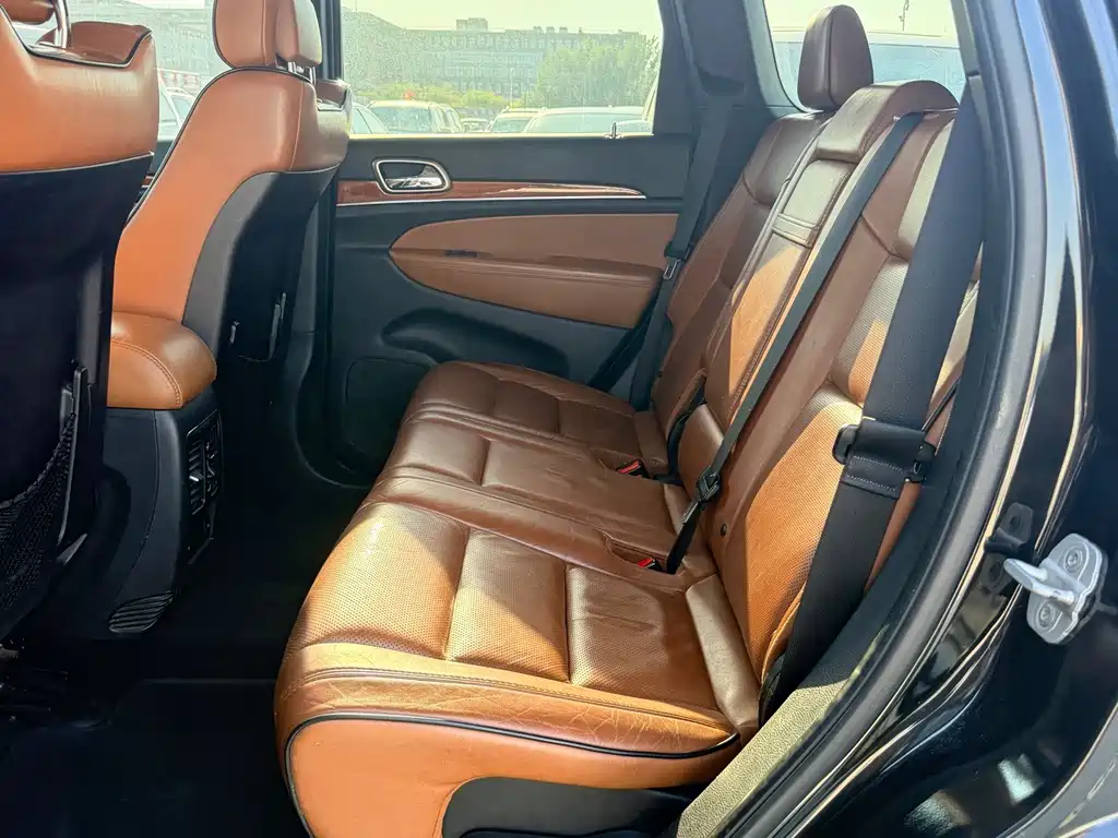 Jeep Grand Cherokee (Import) — миниатюра 14