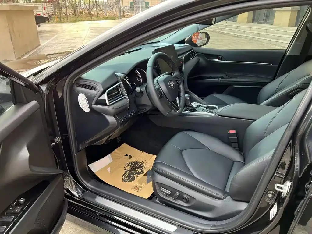 Toyota Camry — миниатюра 7