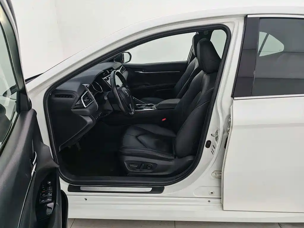 Toyota Camry — миниатюра 9
