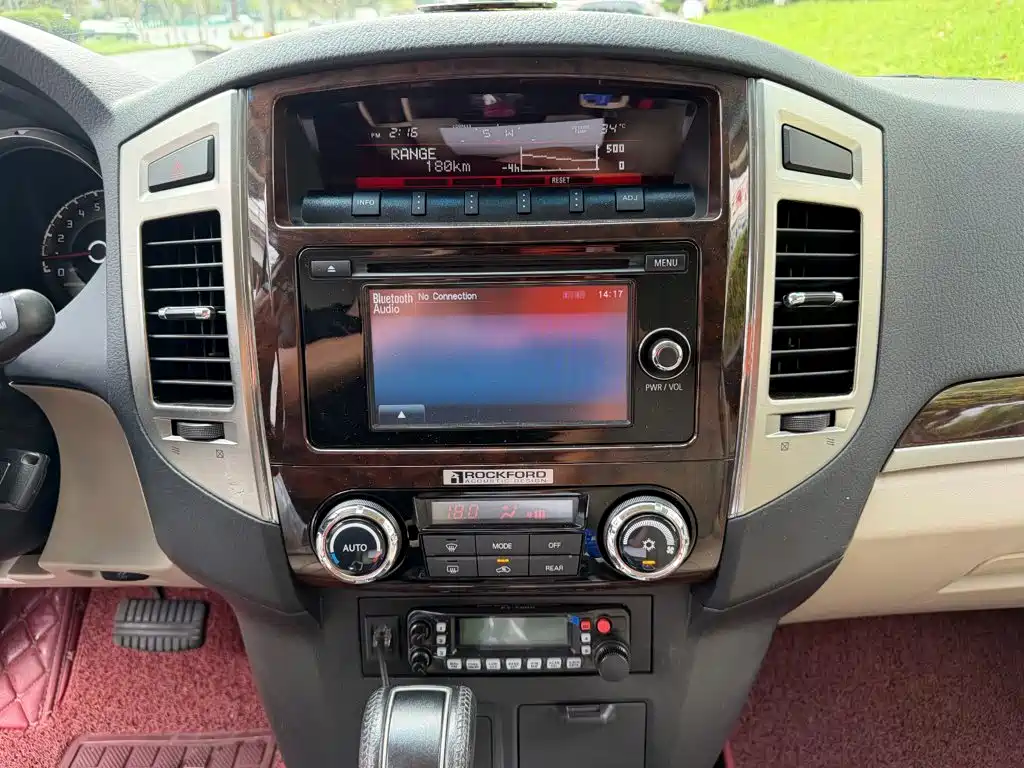 Mitsubishi Pajero (Import) — миниатюра 10