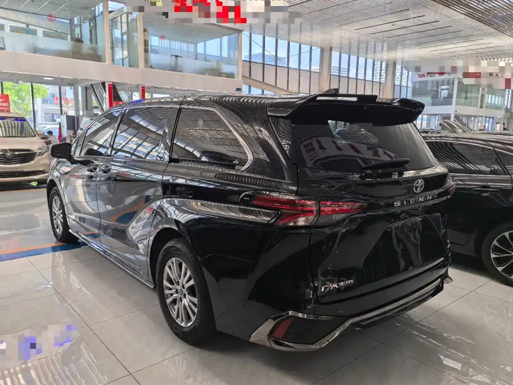 Toyota Sienna — миниатюра 5
