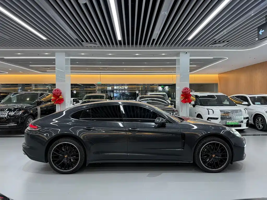 PORSCHE PANAMERA