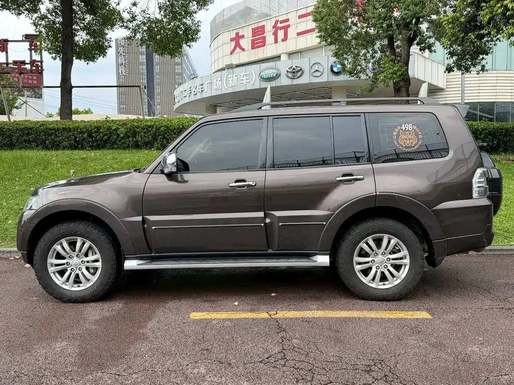 Mitsubishi Pajero (Import) — миниатюра 3