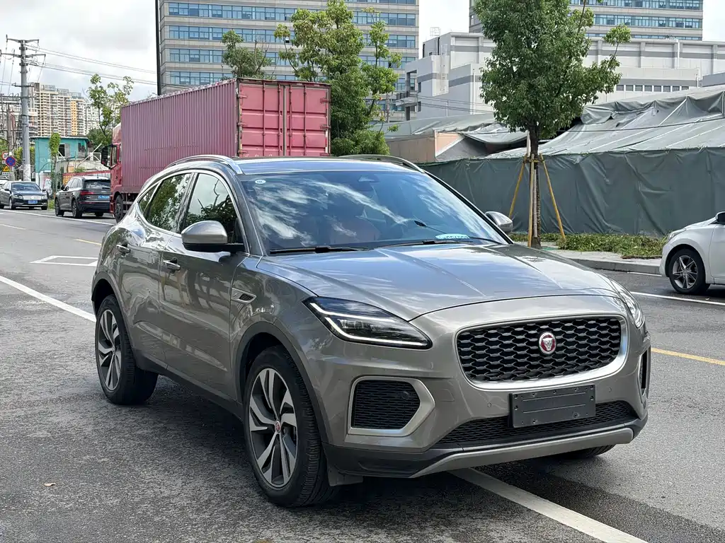 Jaguar E-PACE — миниатюра 3