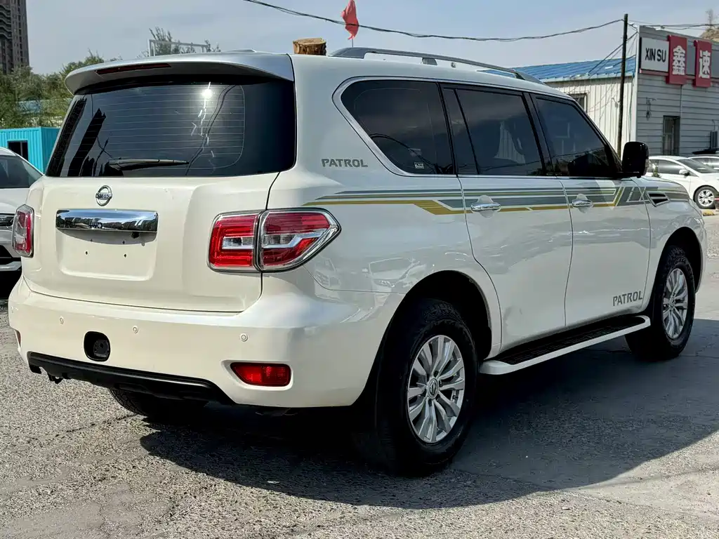 Nissan Patrol — миниатюра 9