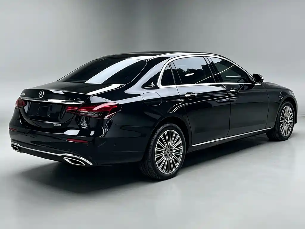 Mercedes-Benz E-Class — миниатюра 8