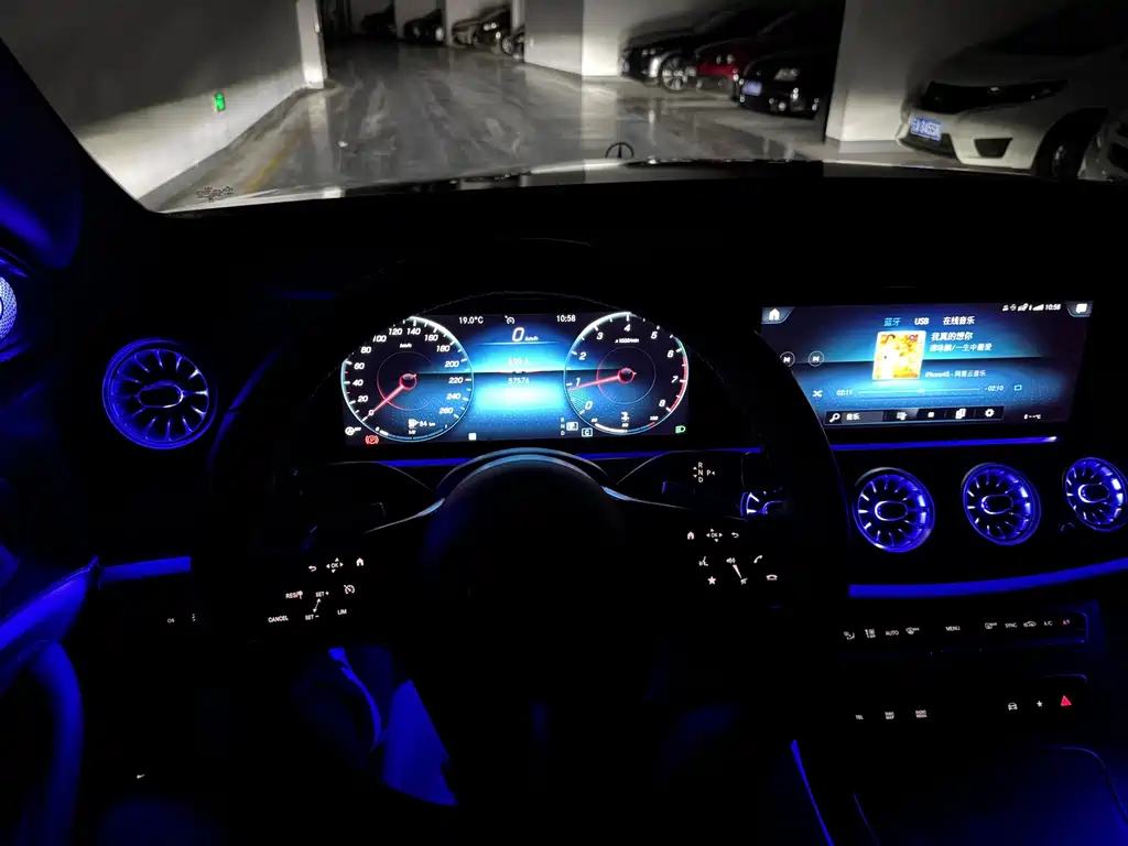 Mercedes-Benz E-Class — миниатюра 40