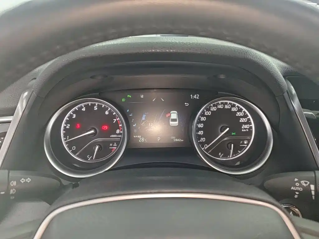 Toyota Camry — миниатюра 12