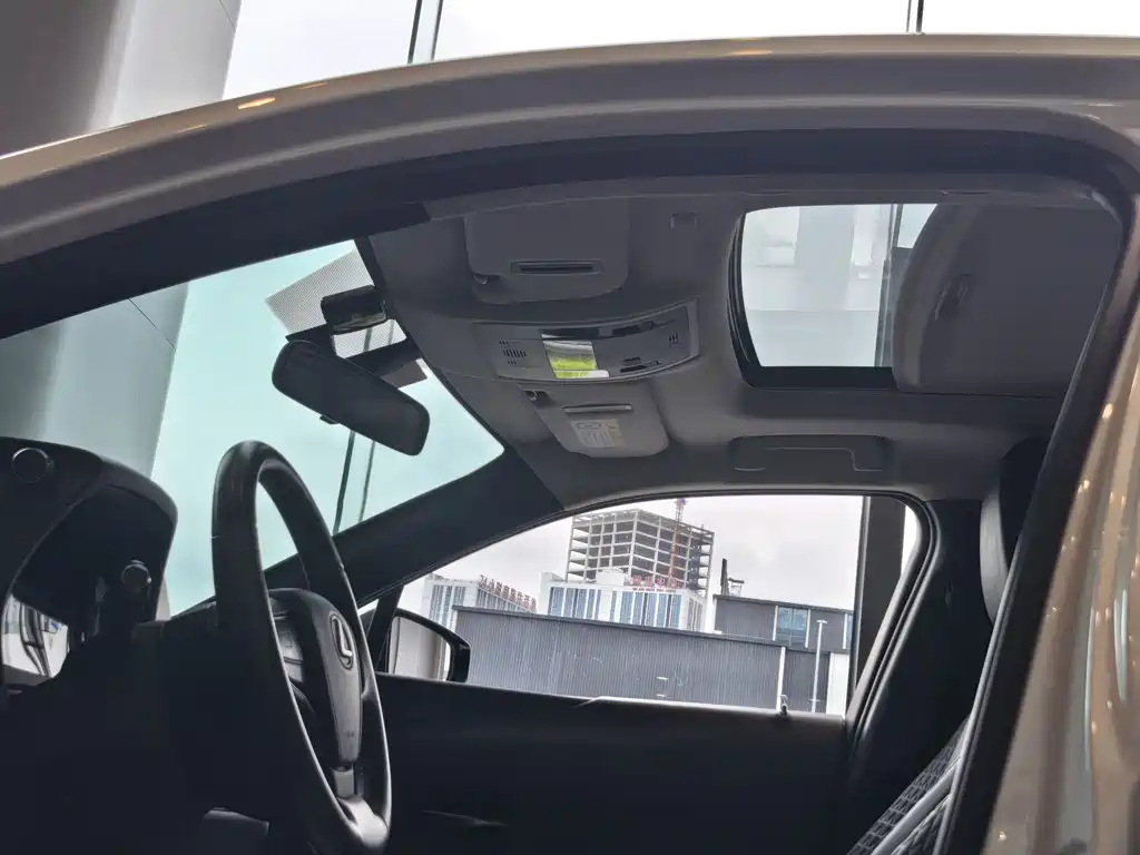 Lexus UX — миниатюра 9