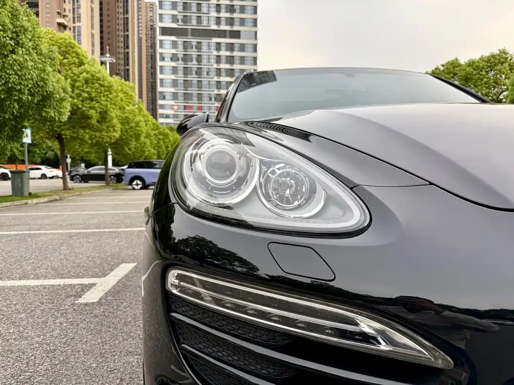 Porsche Cayenne — миниатюра 11