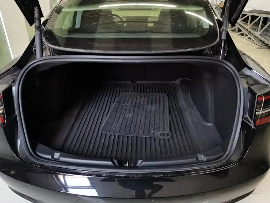Tesla Model 3 — миниатюра 4
