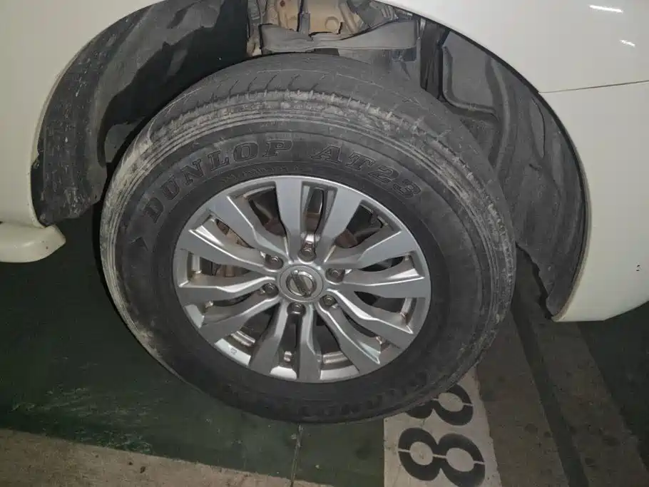 Nissan Patrol — миниатюра 6