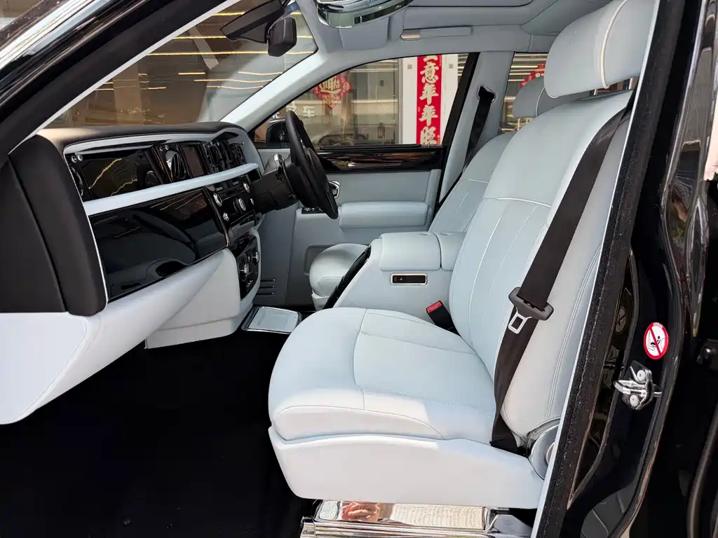 Rolls-Royce Phantom — миниатюра 7