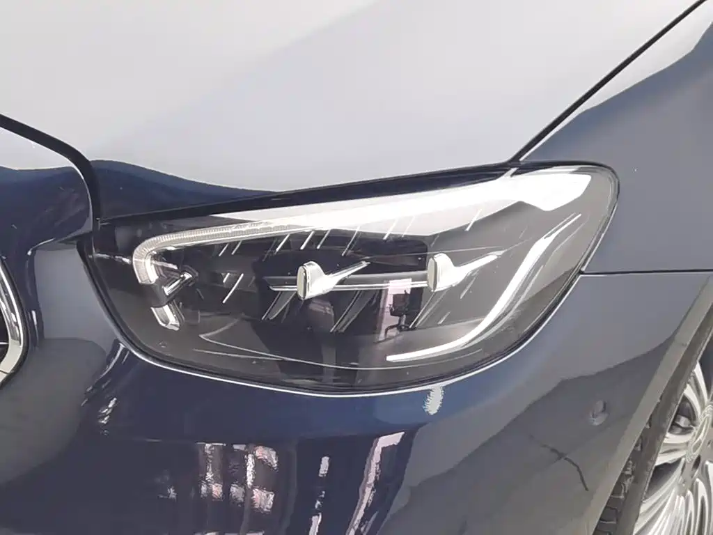 Mercedes-Benz E-Class — миниатюра 7