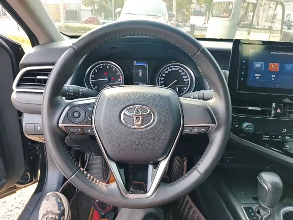 Toyota Camry — миниатюра 11