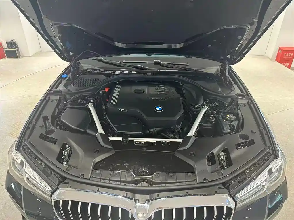 BMW 5 Series — миниатюра 9