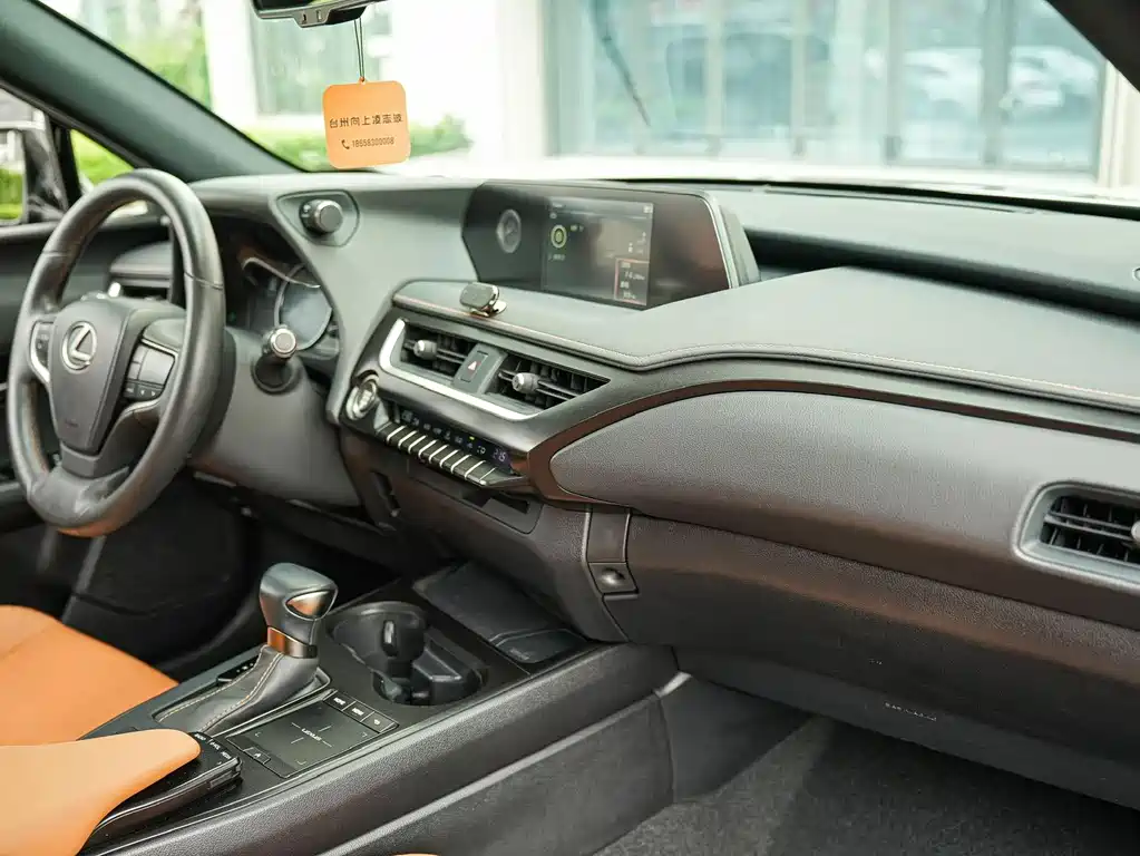 Lexus UX — миниатюра 10