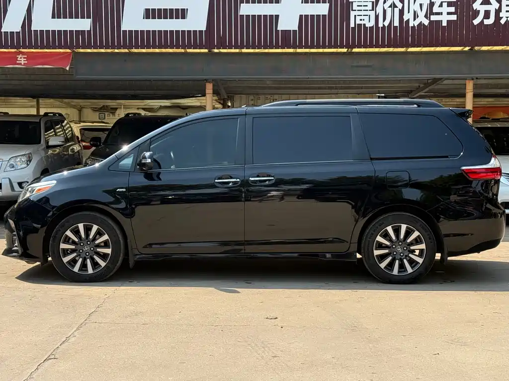 Toyota Sienna — миниатюра 4