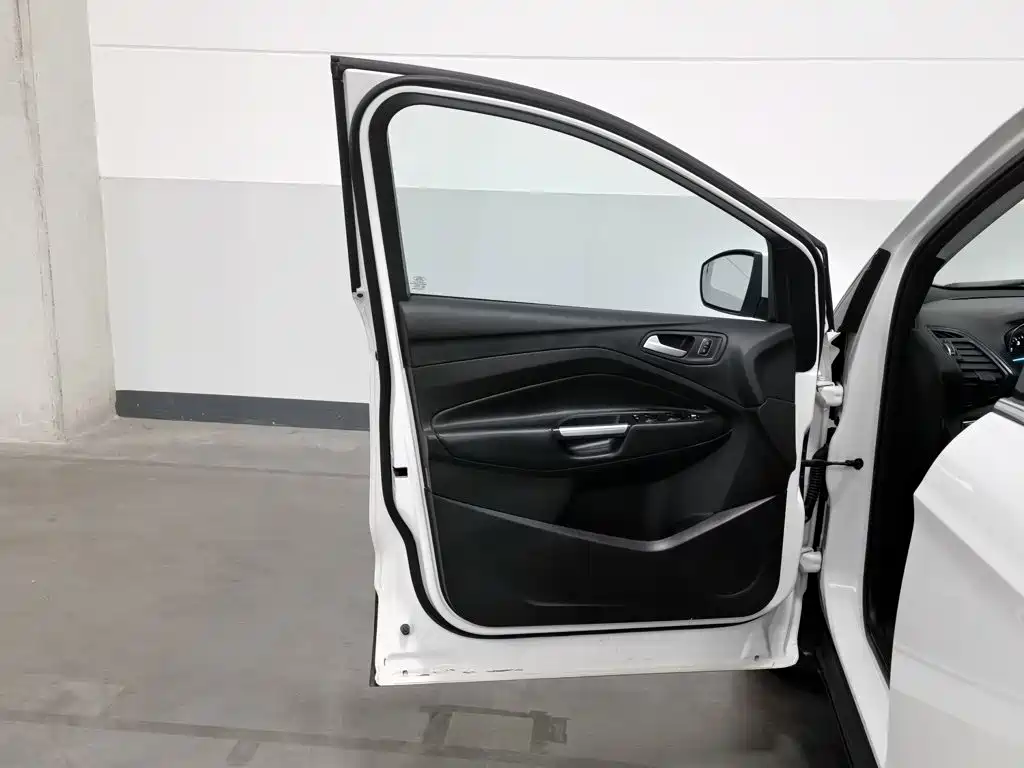 Ford Kuga — миниатюра 8