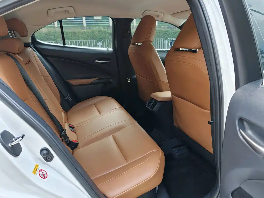 Lexus UX — миниатюра 10